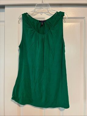Banana Republic Kelly Green Sleeveless Scoop Neck Tank